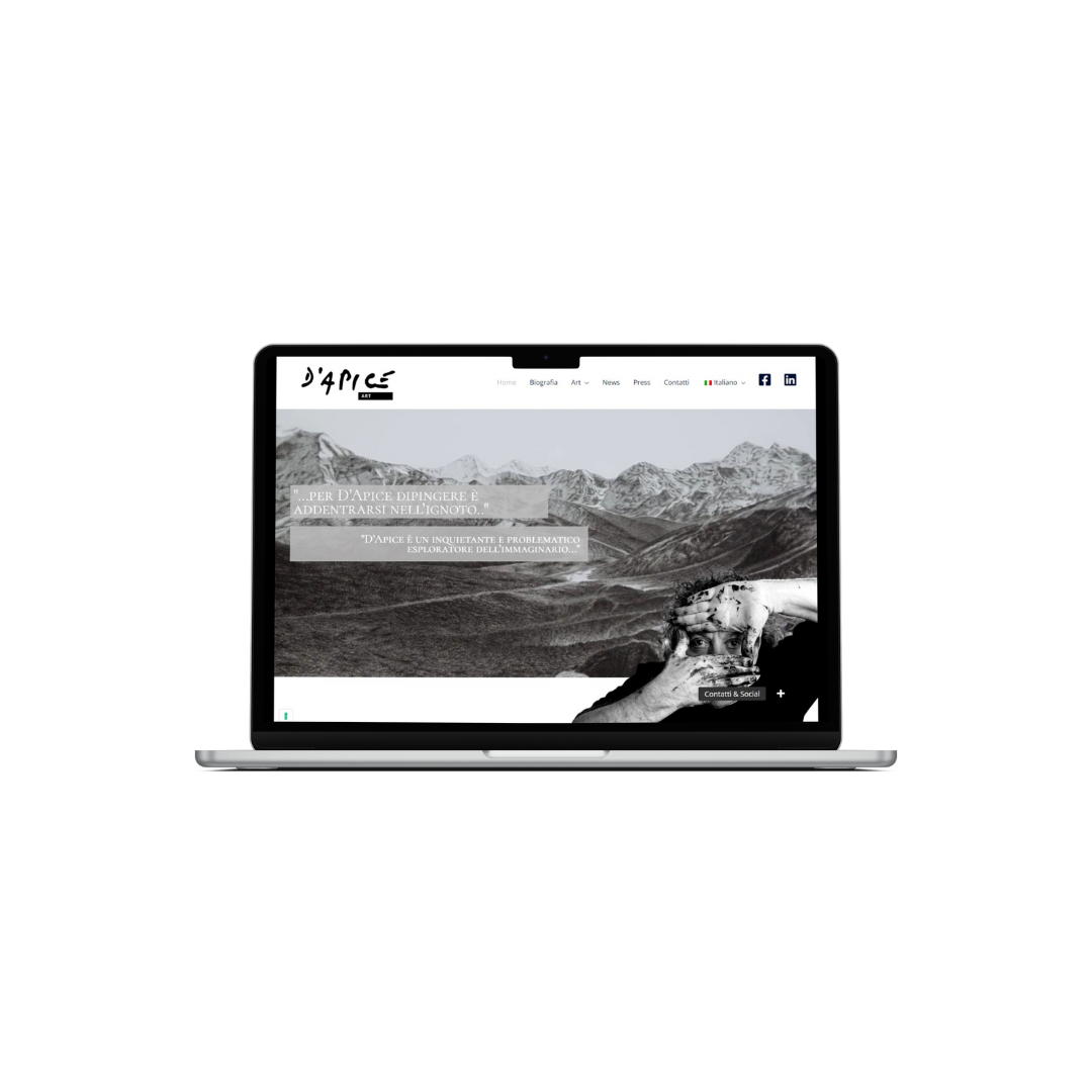 Laptop con sito web di paesaggio montano in bianco e nero.